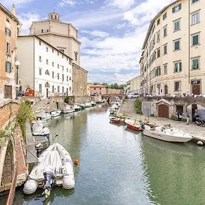 https://steel-house.it-tuscanyhotel.com